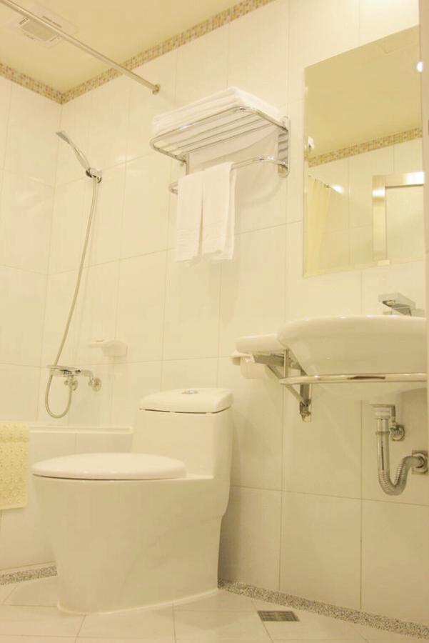 Junli Hotel Banciao Dış mekan fotoğraf
