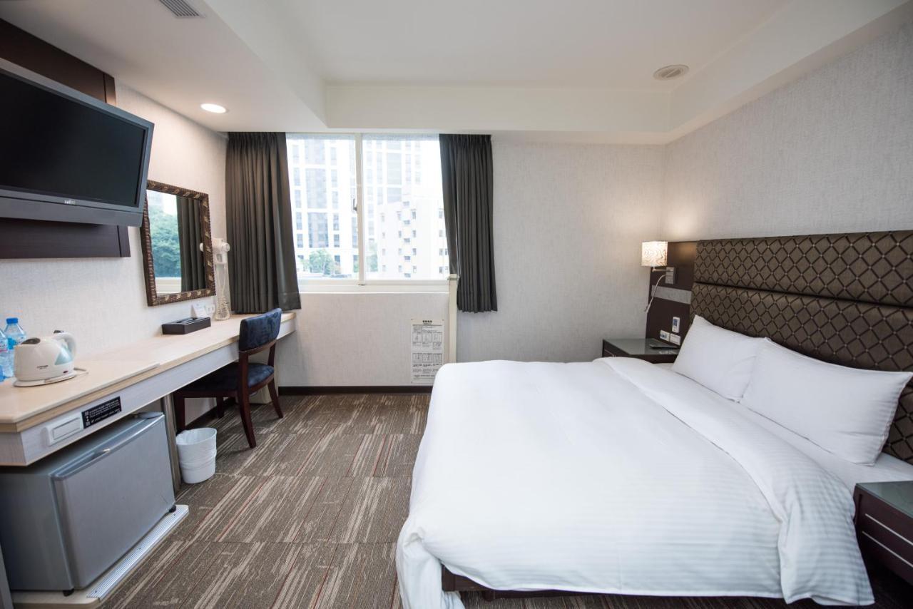 Junli Hotel Banciao Dış mekan fotoğraf