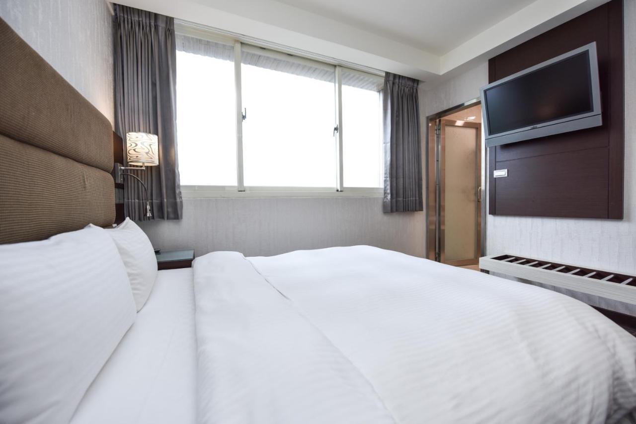 Junli Hotel Banciao Dış mekan fotoğraf