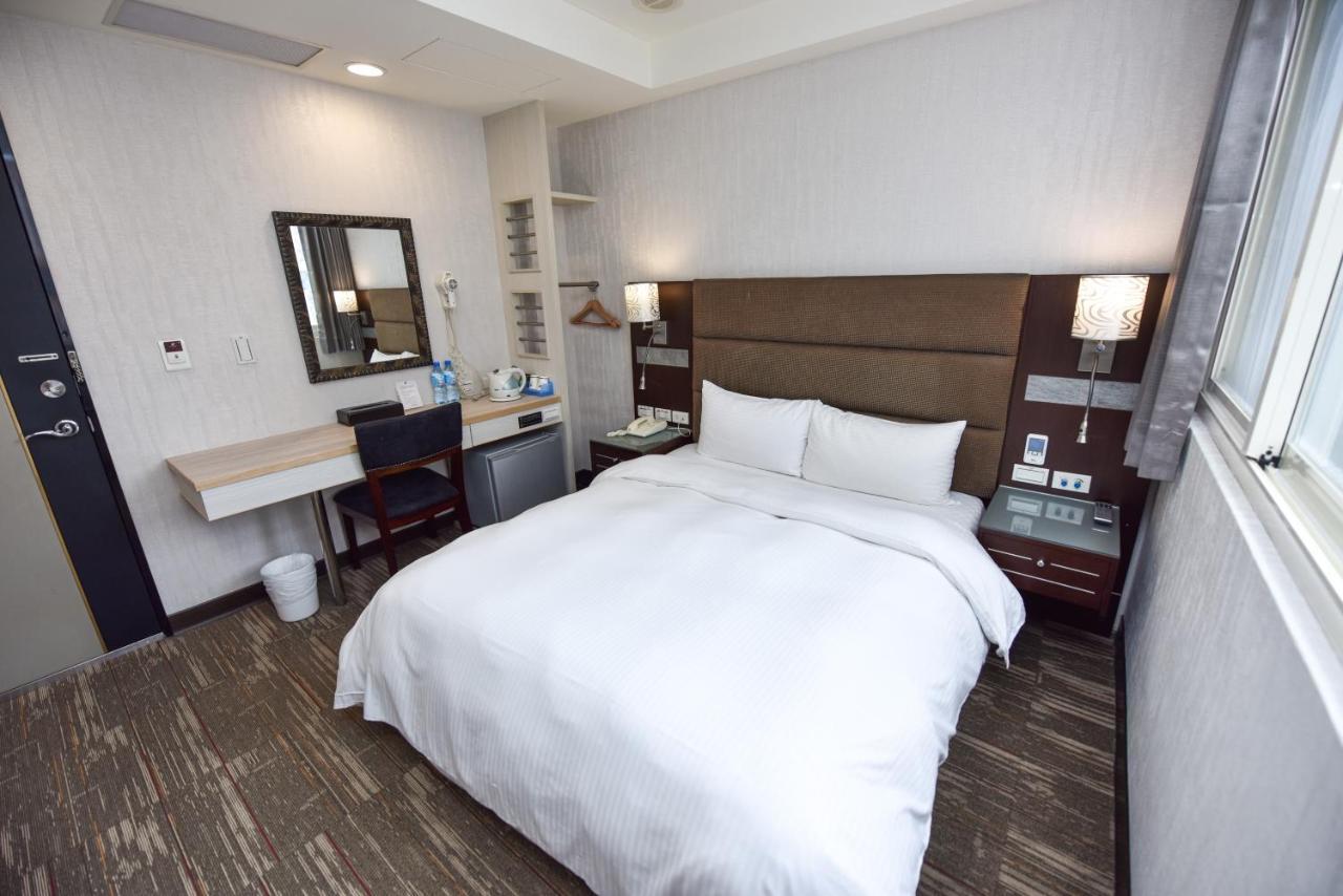 Junli Hotel Banciao Dış mekan fotoğraf