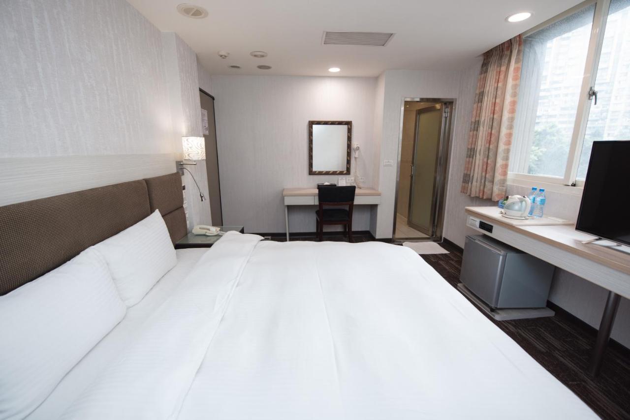 Junli Hotel Banciao Dış mekan fotoğraf