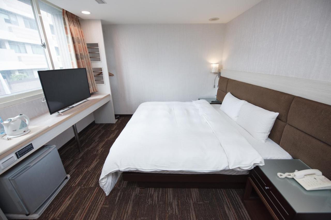 Junli Hotel Banciao Dış mekan fotoğraf